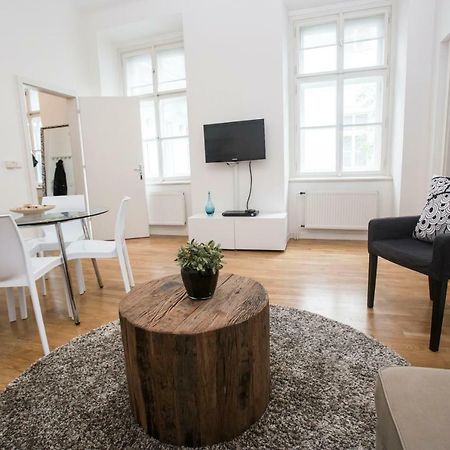 Quiet Apartment With Balcony Charles Bridge Prag Exterior foto